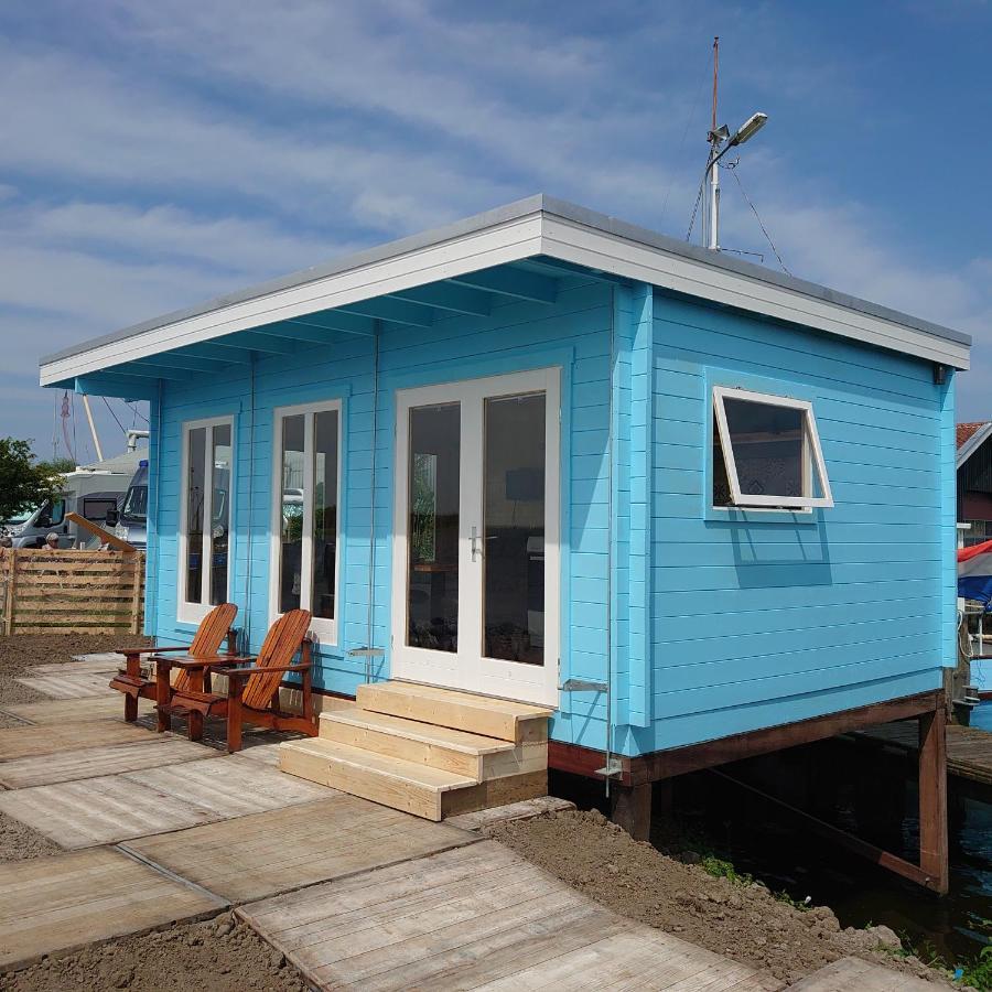 Waterhuisjes Op De Pier Van Lauwersmeerplezier! Lauwersoog Exteriör bild