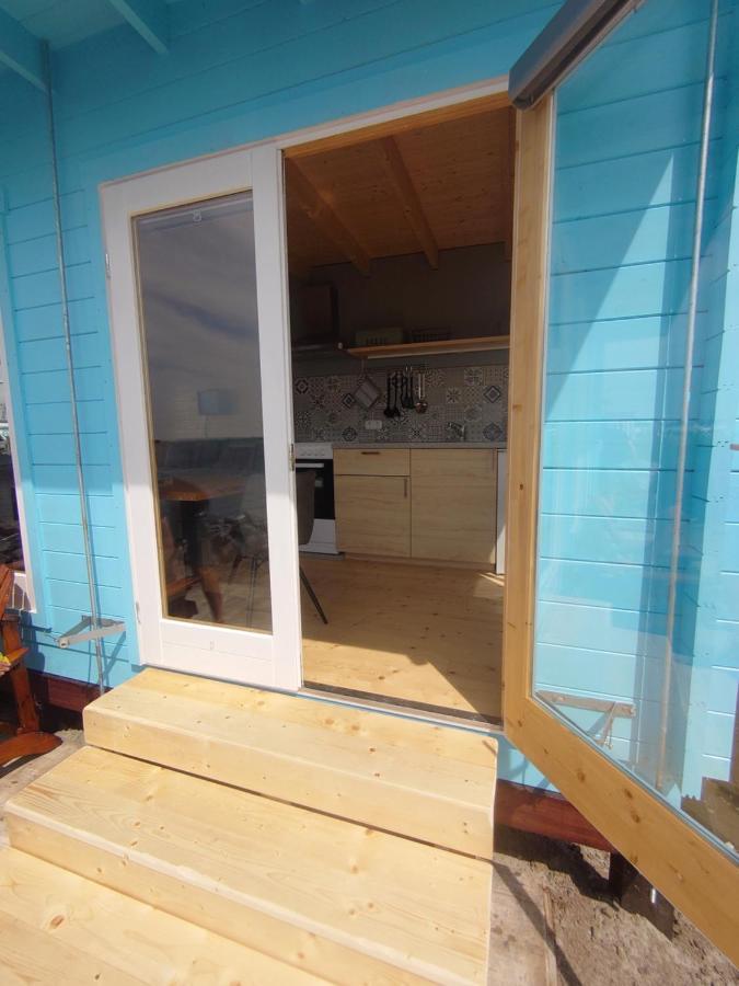 Waterhuisjes Op De Pier Van Lauwersmeerplezier! Lauwersoog Exteriör bild
